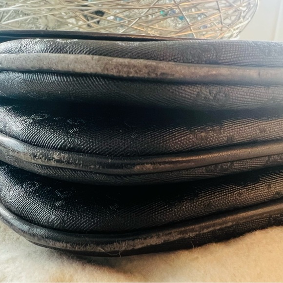 Gucci Black Embossed Shoulder Bag - Picture 4 of 11